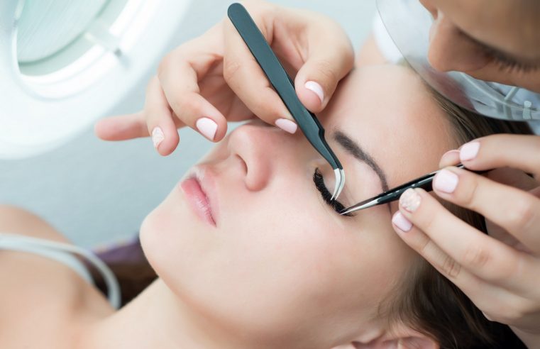 Як підготувати шкіру очей перед процедурою нарощування вій?