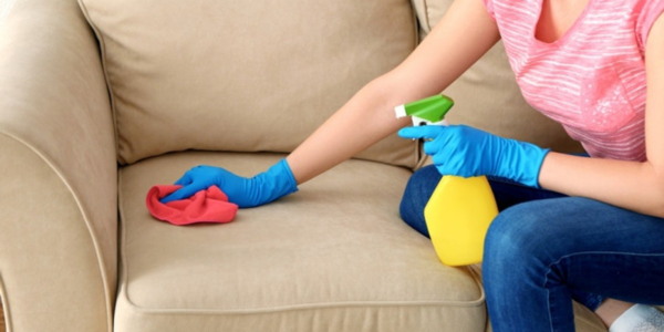Народні методи боротьби з запахом сечі на дивані