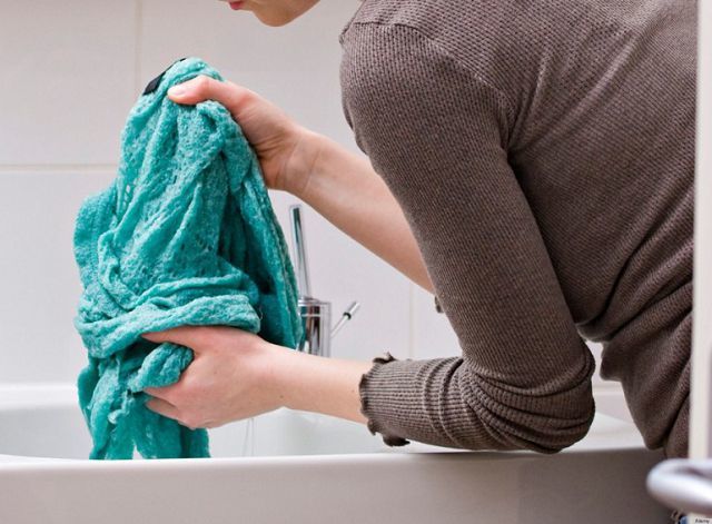 Прості поради щодо відновлення розтянутої речі після прання