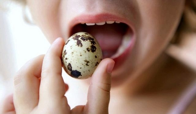 Сирі яйця: користь і шкода, чи можна пити натщесерце, скільки зберігаються