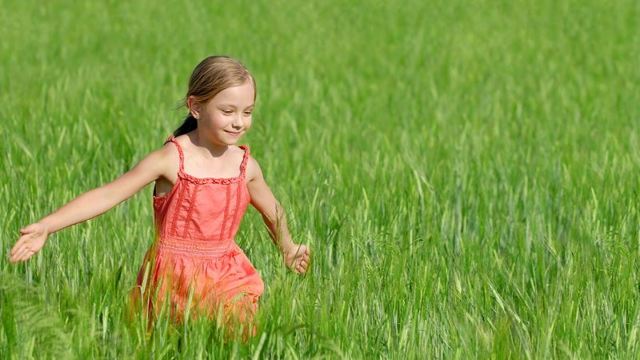 Як відіпрати траву з одягу: чим вивести плями з білих речей, кращі способи