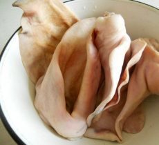 Свинячі вуха: користь і шкода, фото, рецепти приготування, скільки варити