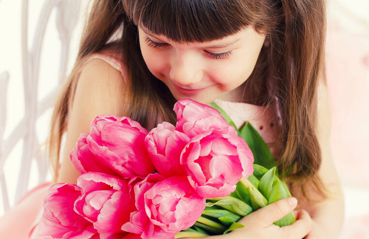 Даруймо квіти дітям