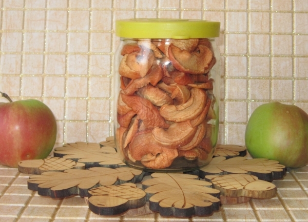 Сушені яблука: користь і шкода для здоров'я, як зберігати в домашніх умовах