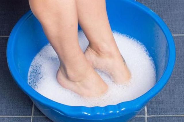 Парити ноги: користь і шкода, чи можна при температурі, вагітності, кашлі