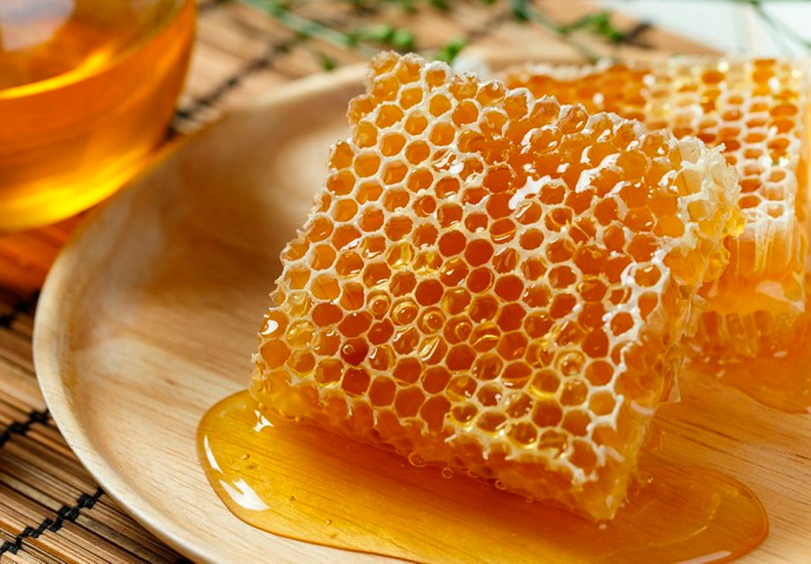Мед в сотах польза