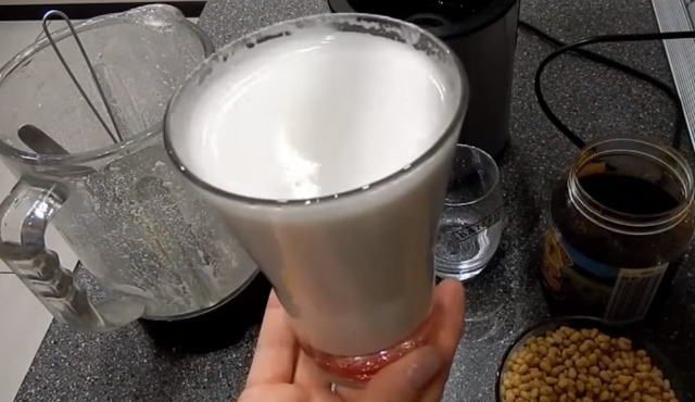Кедрова молоко: користь і шкода, рецепт від кашлю, як приймати, відгуки