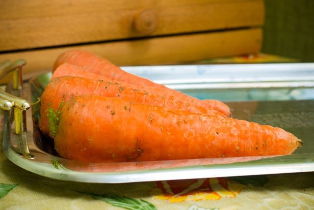 Як вивести пляму від моркви: чим відіпрати сік, пюре, корейську та свіжу моркву