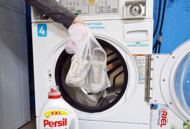 Чи можна в пральній машині прати кросівки: як вибрати режим і температуру