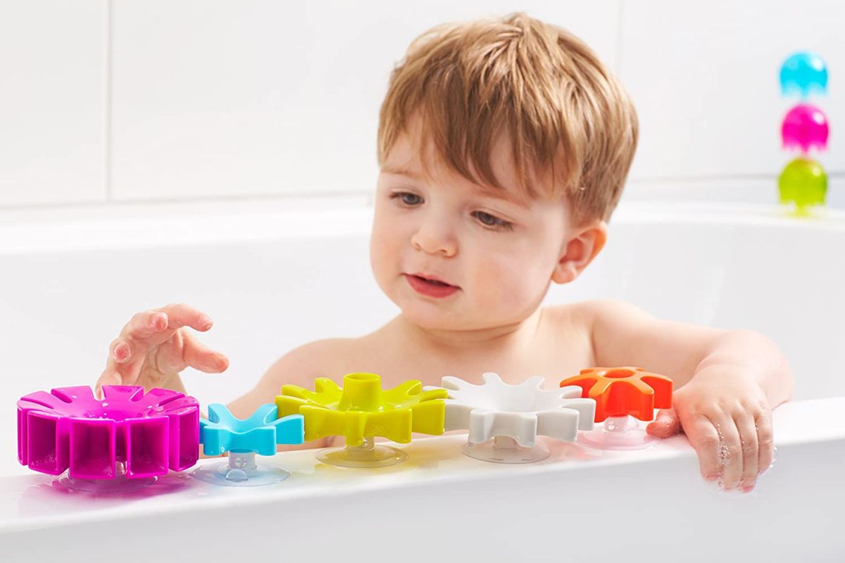 Ассортимент игрушек для купания в зависимости от возраста ребенка