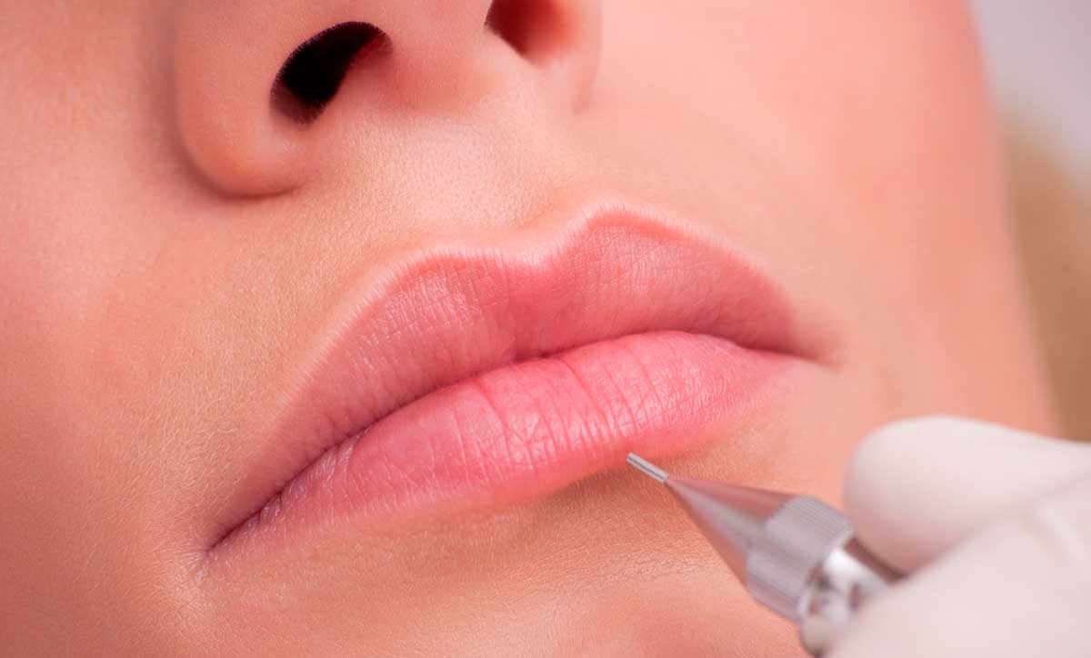 Когда и как стоит сделать перманентный макияж губ