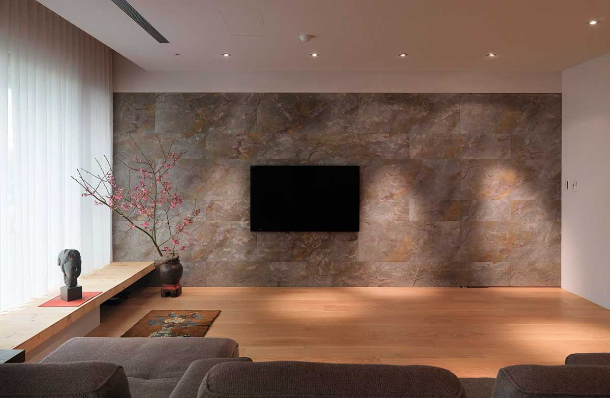 Каменные панели в интерьере гостиной (Каменный шпон)