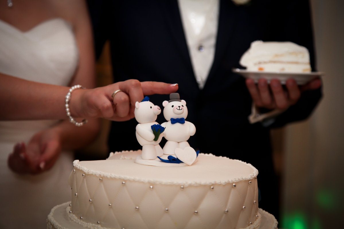 Весільний торт із фігурками