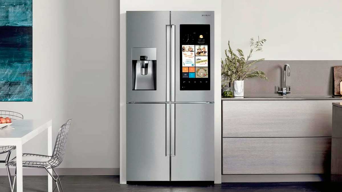 Холодильник Самсунг в интерьере кухни