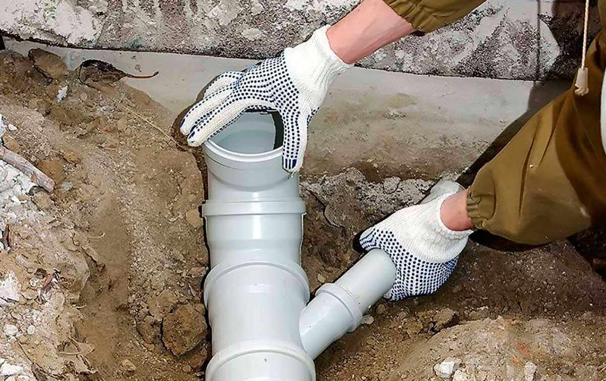 Монтаж зовнішньої каналізації для приватного будинку