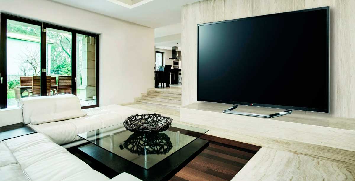 Плазменный телевизор в интерьере гостиной