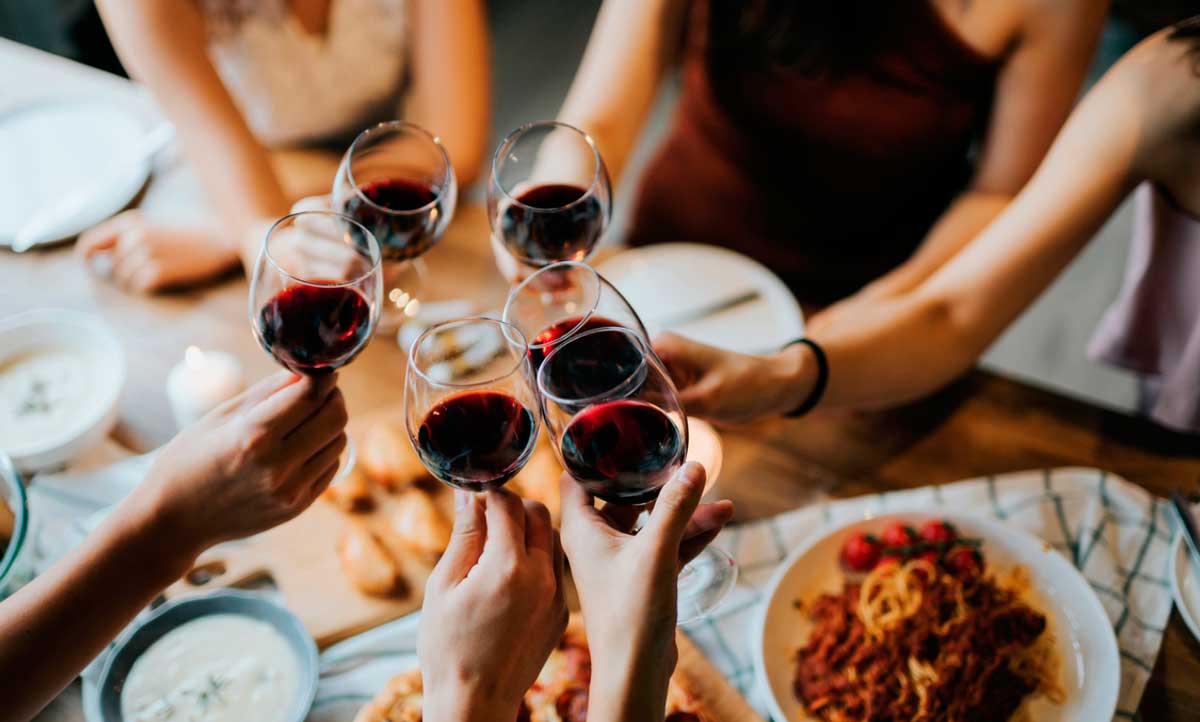 Как пить вино: основные правила употребления напитка