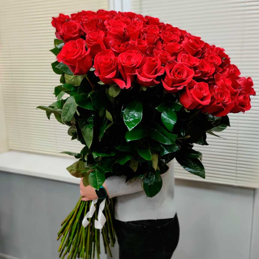 Доставка букета в Харькове (101 роза любимой девушке)