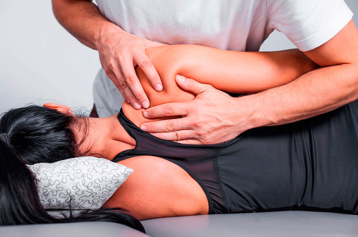 Відновлювальний масаж спини