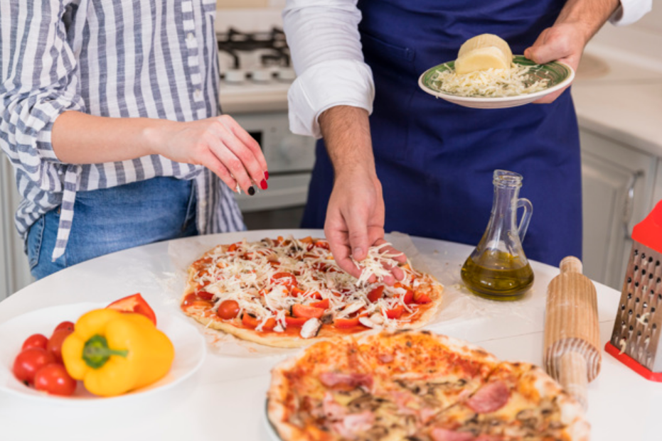 Процесс приготовления пиццы в домашних условиях (по современным рецептам)