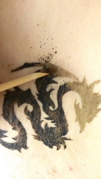 Стертий бамбуковою паличкою хни