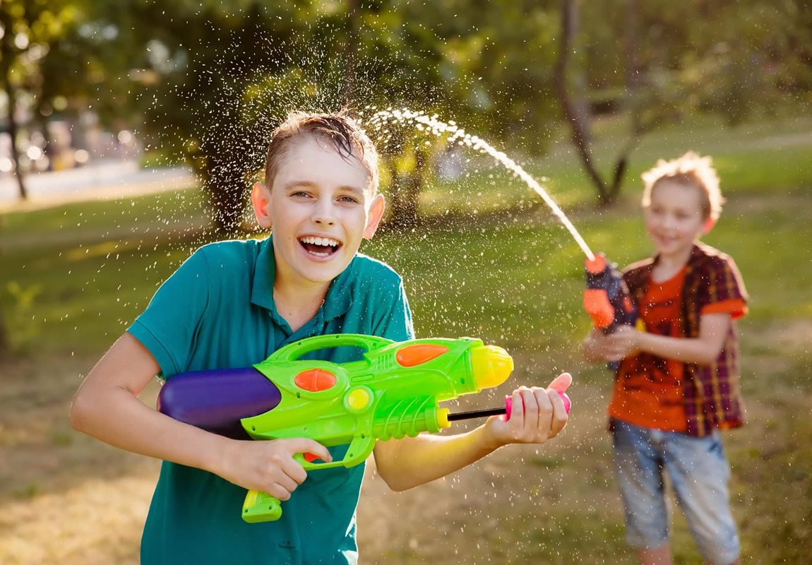 Супер водний бій, водяні пістолети