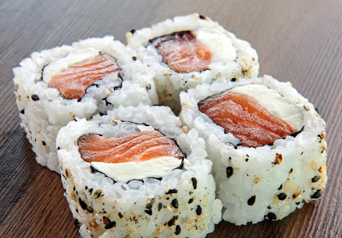 суши с рыбой
