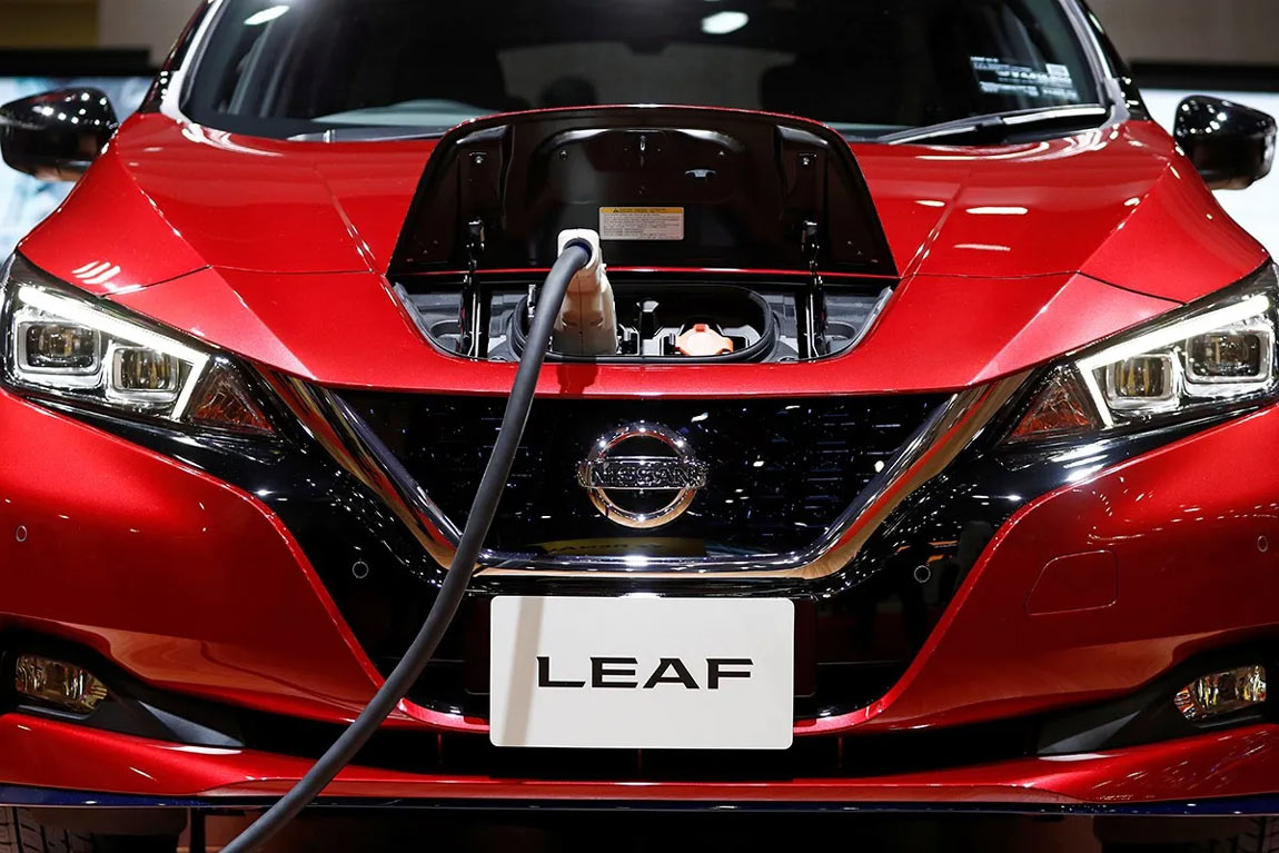 Nissan Leaf популярный электромобиль