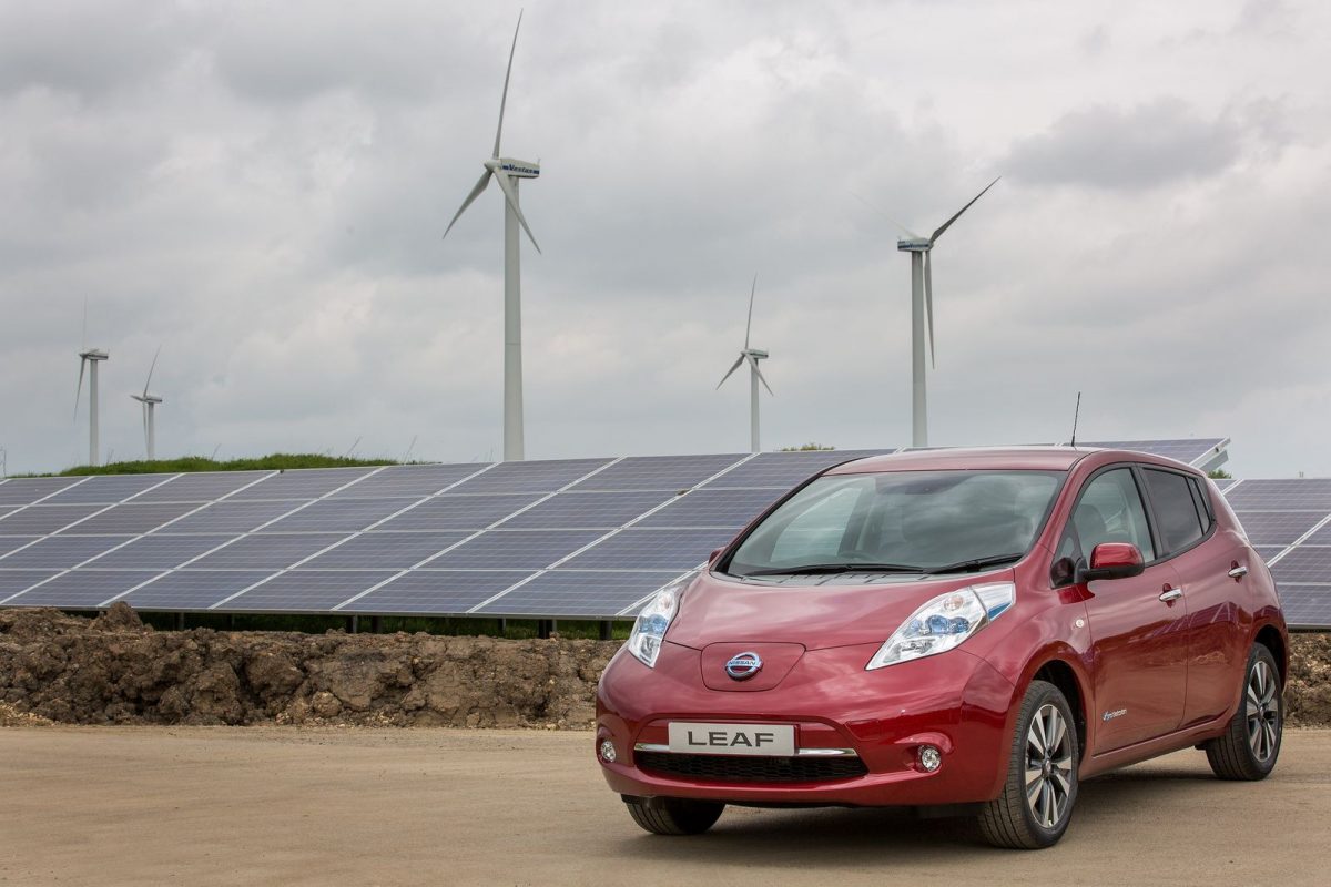 Nissan Leaf, солнечные батареи и ветроэлектростанции